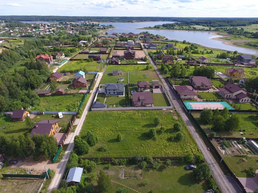 Участок на берегу водохранилища